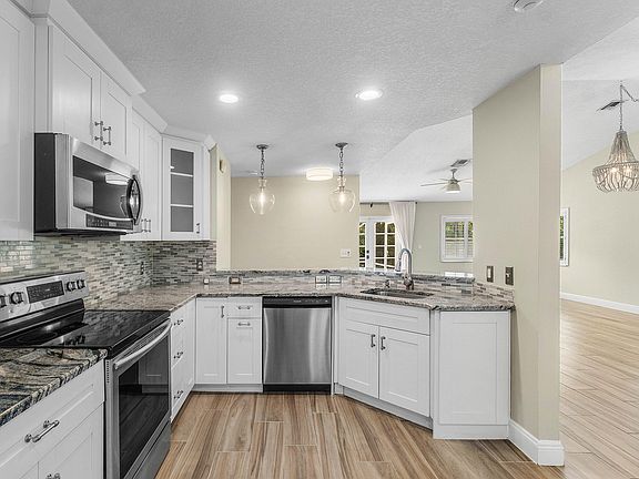 4th image of 1215 E LANCEWOOD Place
