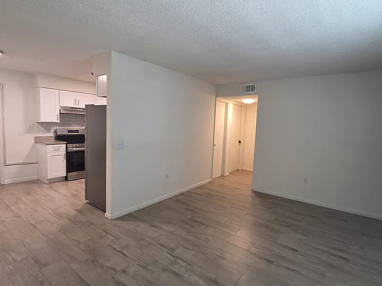 915 Ariana Apartment Community — Photo 50