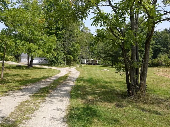 10792 Bloom Rd, Garrettsville, OH 44231