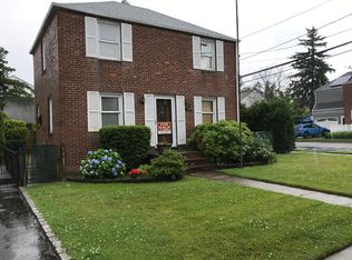 315 Beebe Rd, Mineola, NY 11501