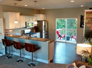 728 Cox Ct, Leclaire, IA 52753