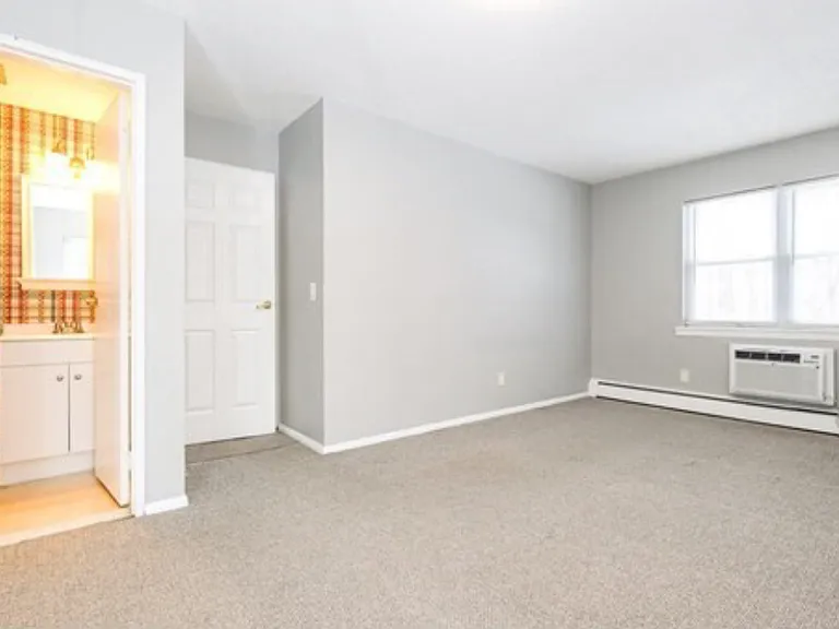 261 Regency Park Dr — Photo 16