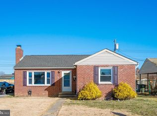 809 Shawnee Dr, Frederick, MD 21701