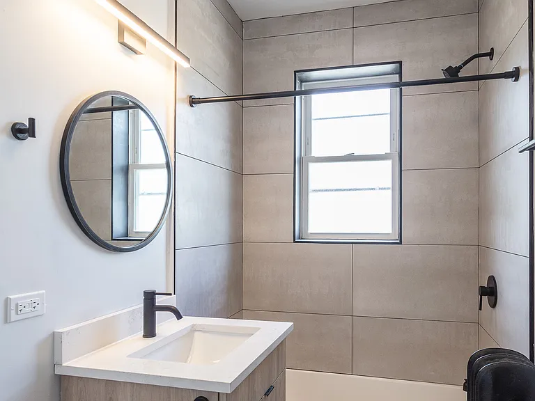 4009 N Lowell Ave #2W — Photo 8