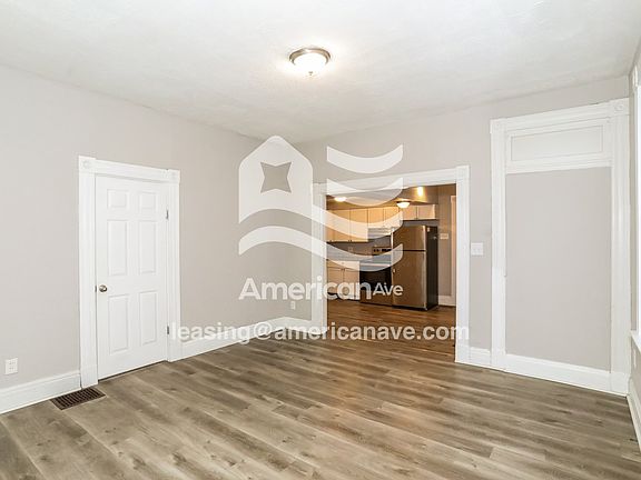 549061_003_living_room_3.jpg