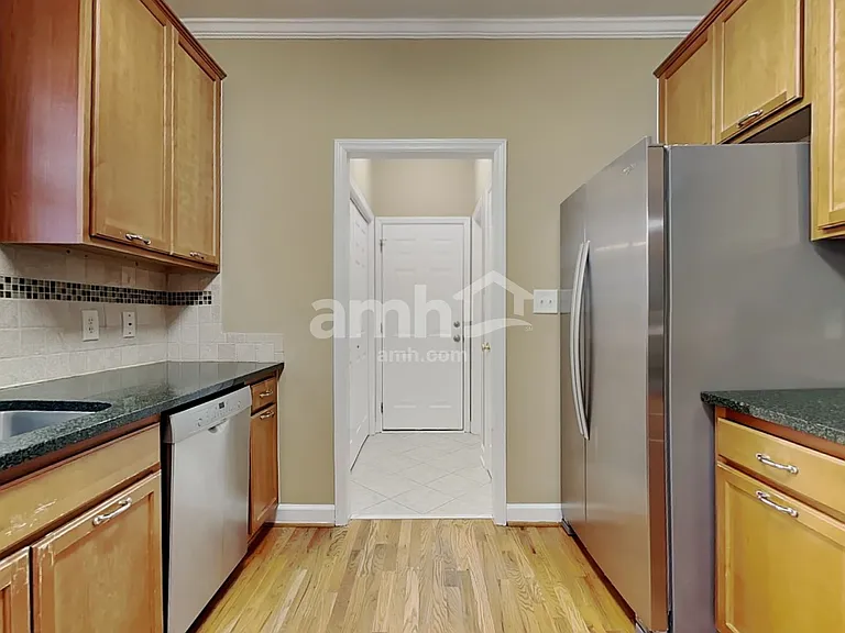 7904 Willow Croft Dr — Photo 4