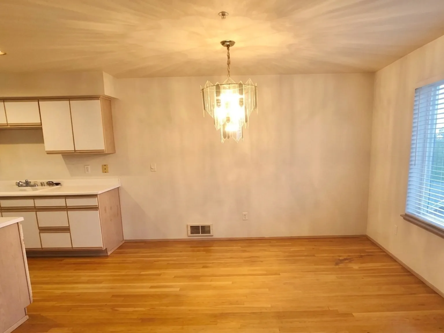 3 bed, 1180 sqft, $2,499 — Photo 4