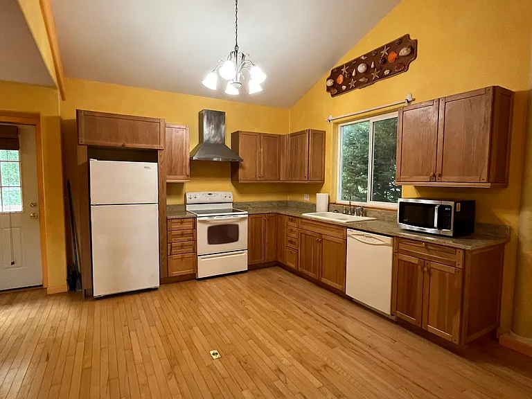 6 Chinook Valley Rd #A — Photo 1