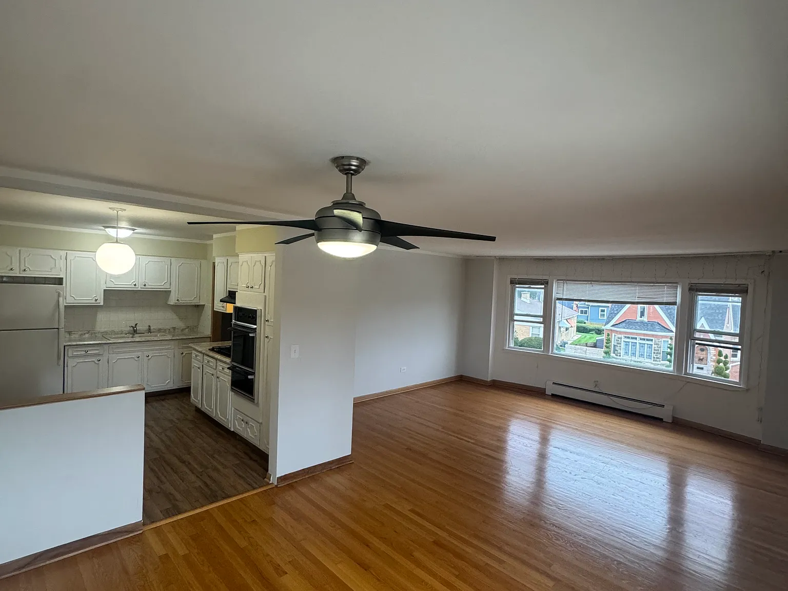 2 bed, 1000 sqft, $1,400 — Photo 1