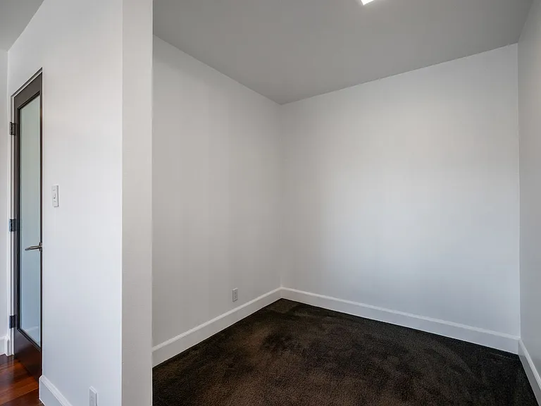 1380 W 9th St — Photo 36