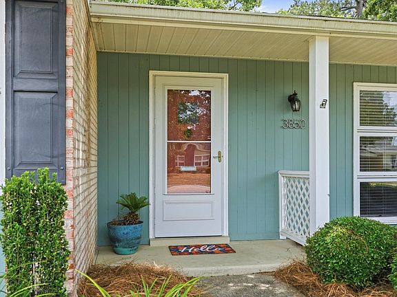 2nd image of 3850 Spruce Dr. #3850