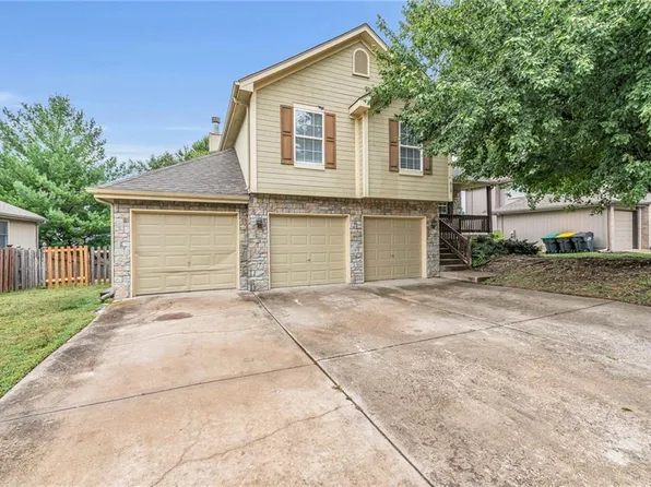 613 E Hans Dr, Blue Springs, MO 64014