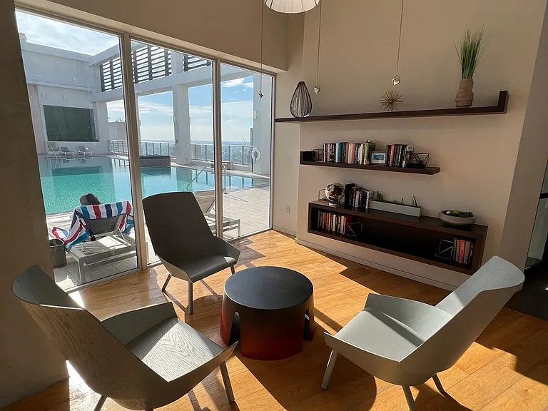 151 SE 1st St #Penthouse 7 — Photo 17