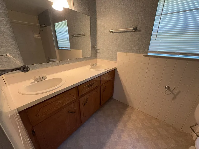 906 Jefferis Ave — Photo 12
