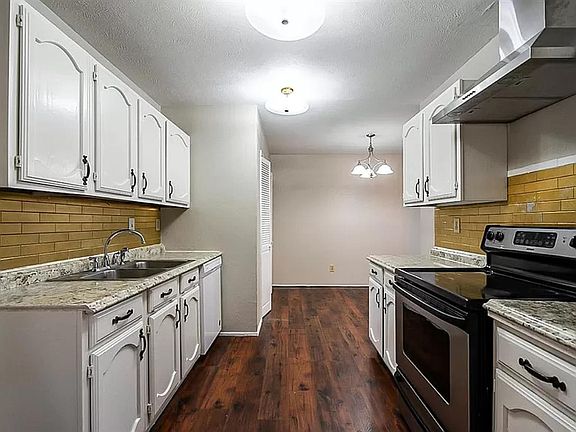 3rd image of 4028 Shagbark St