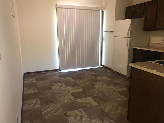 3rd image of 31 E 48th St