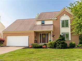 3592 Stratavon Dr NW, North Canton, OH 44720