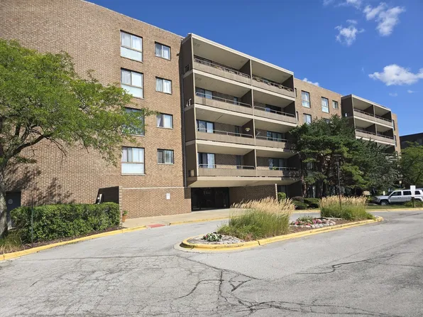 7 E Carriageway Dr APT 214, Hazel Crest, IL 60429