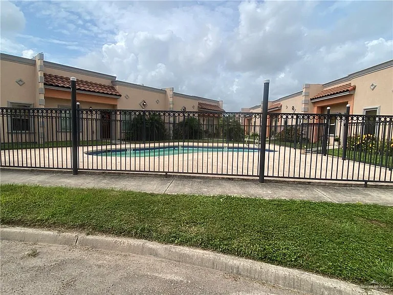 2927 Allen Dr — Photo 2