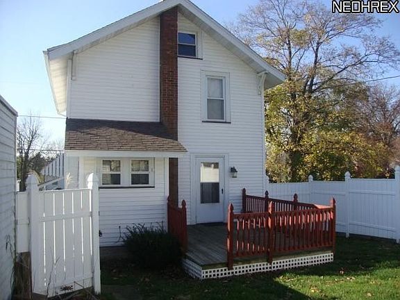 2nd image of 904 S Vine St