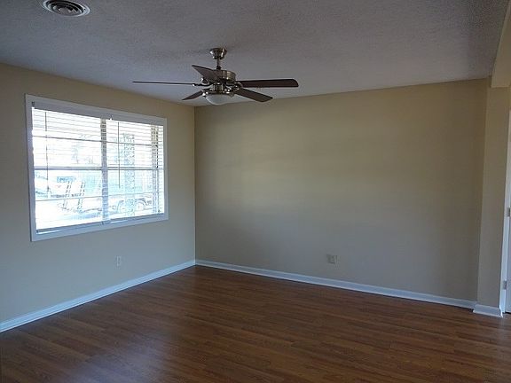 3rd image of 4054 Briarwood Dr