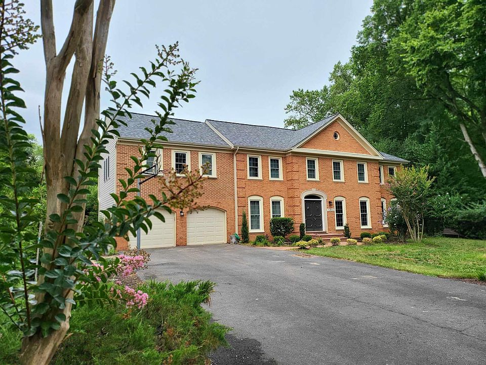 Stately Home in a wonderful neighborhood