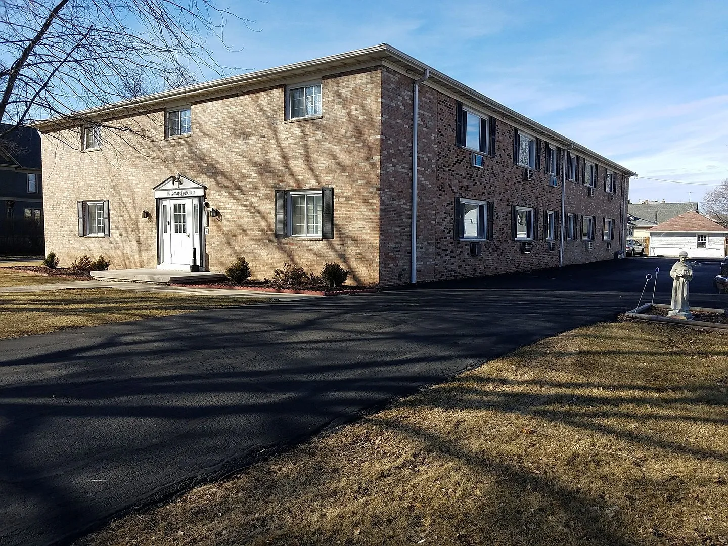 Division Apartments — Photo 1