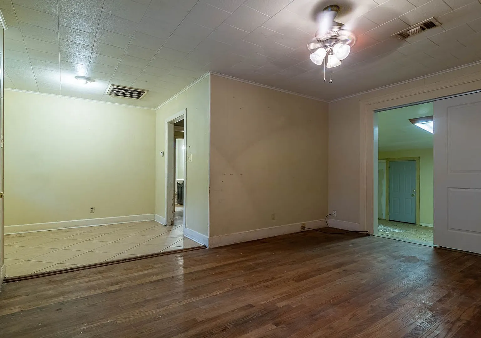 Large 3/2 ready to move in — Photo 1
