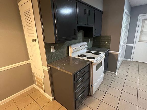 5th image of 501-503 Charleston Ln