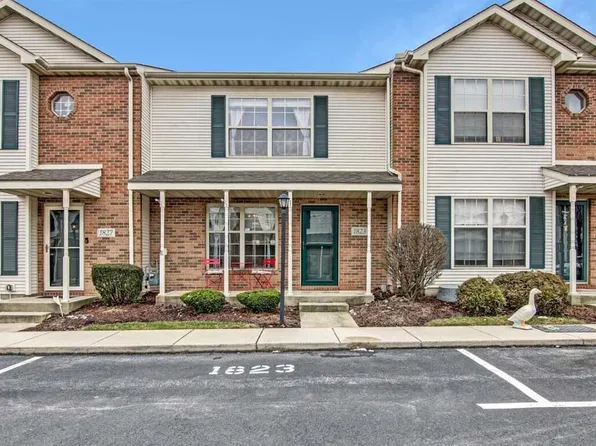 1823 Golden Oak Ct, Crown Point, IN 46307