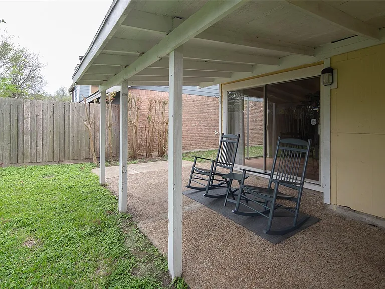 10619 Chapel Hill Dr — Photo 17