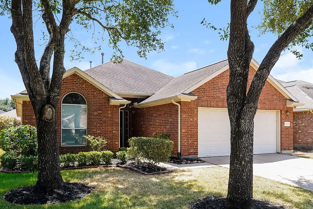 3 bed, 2.0 bath, 2118 sqft, $2,335 — Photo 3