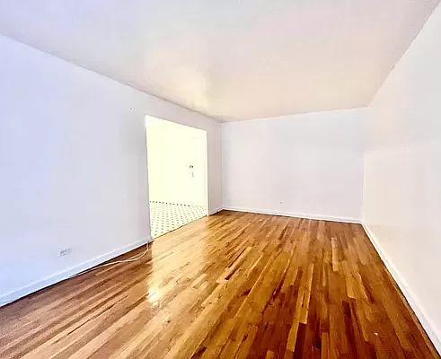 4th image of 33-04 93rd St #4D