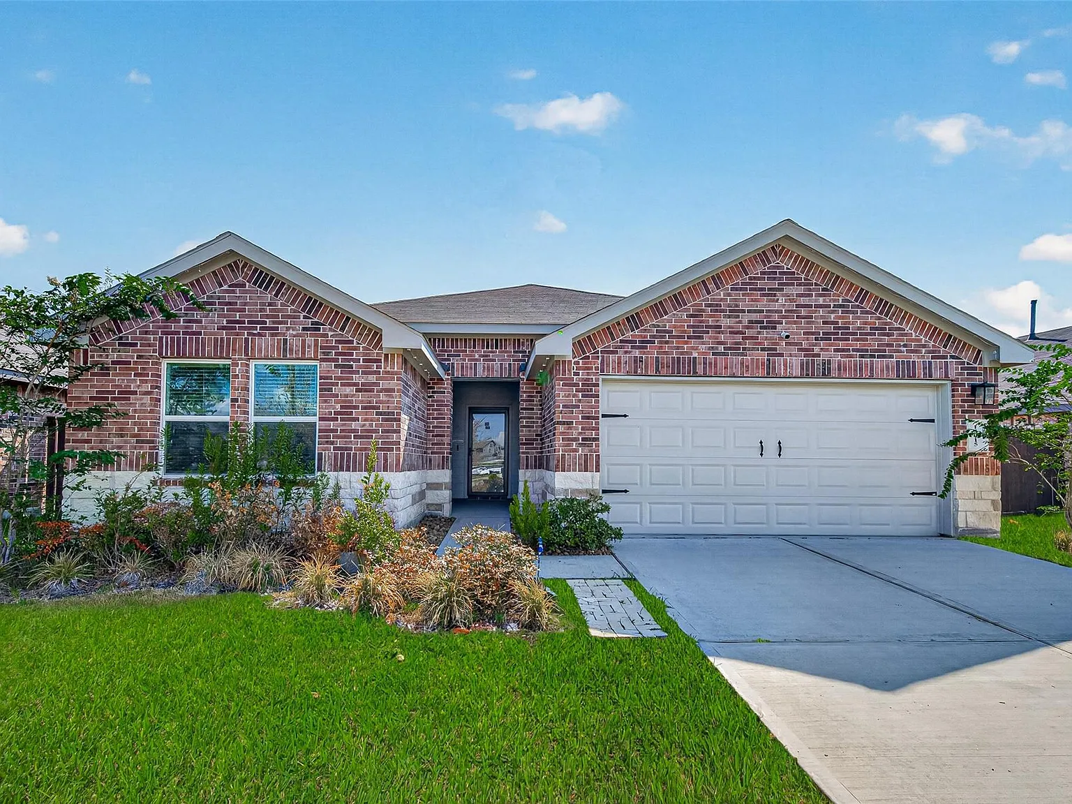 4 bed, 2.0 bath, 1791 sqft, $1,895 — Photo 1
