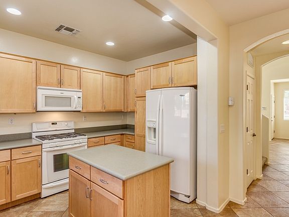 5th image of 1590 W Green Thicket Way