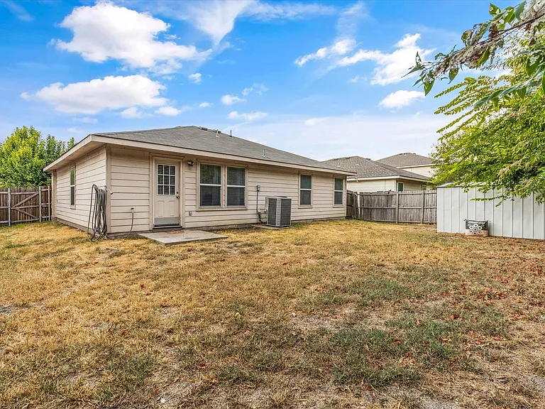 8610 Mountain Bluff Ln — Photo 17