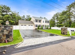 4 Sloop Ln, Wareham, MA 02571