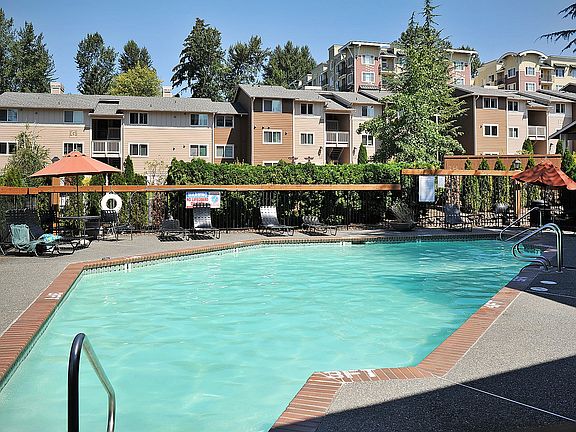 3rd image of 14010 NE 181st Pl APT C101