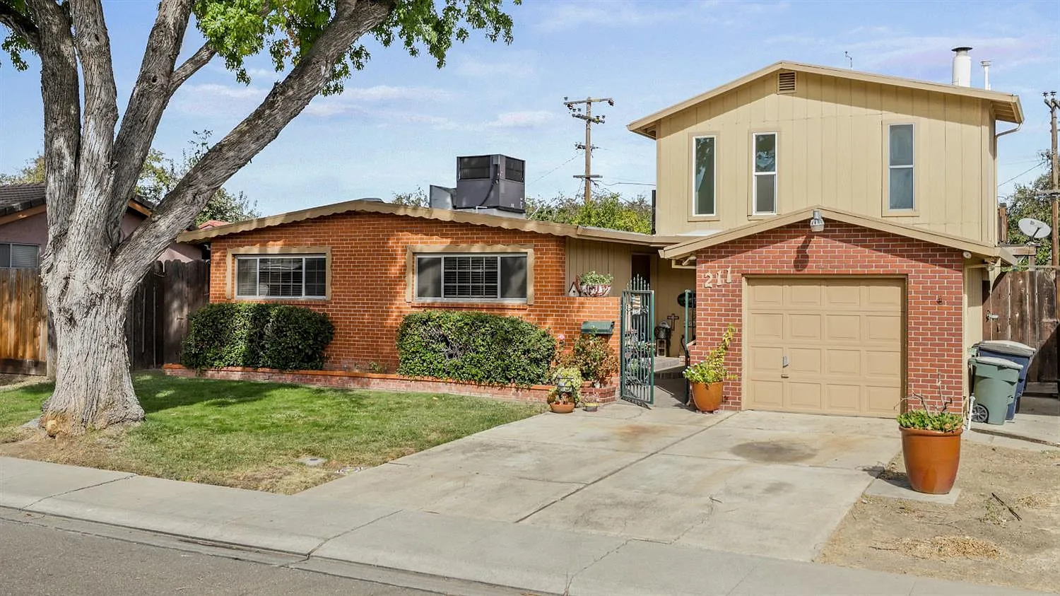 211 Portola Way photo 1