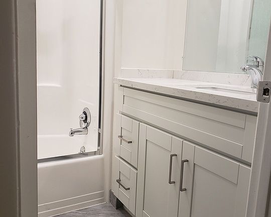5th image of 1845 Glendon Ave APT 303