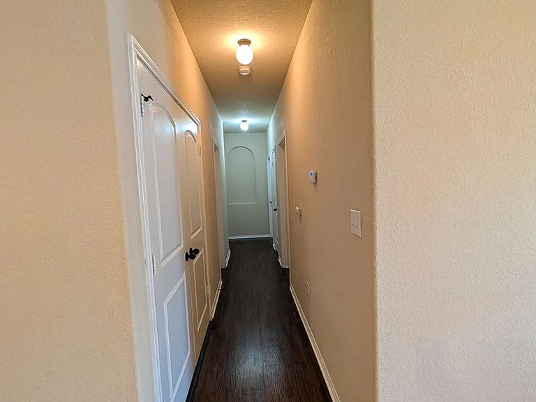 697 Creekside Cir — Photo 13