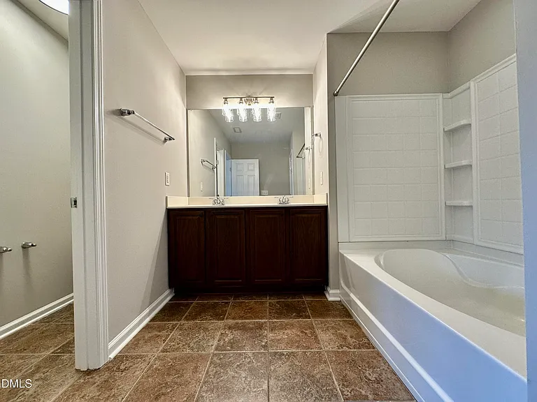 323 Longchamp Ln — Photo 20