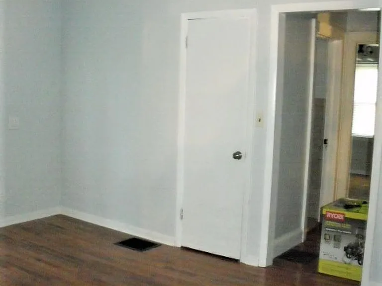 901 Johnson Ave — Photo 17