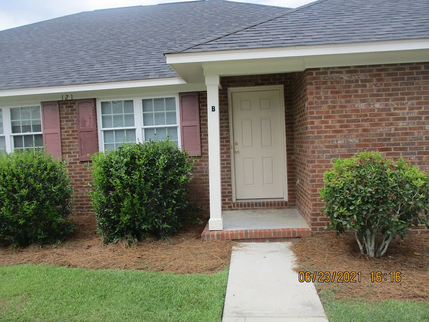 Magnolia Ct., 121-B — Photo 2