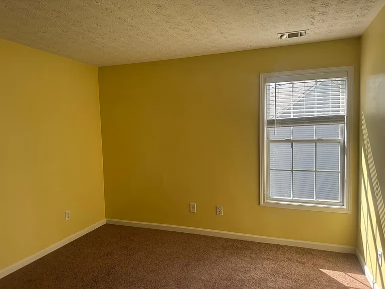 2065 Manhattan Pkwy — Photo 23