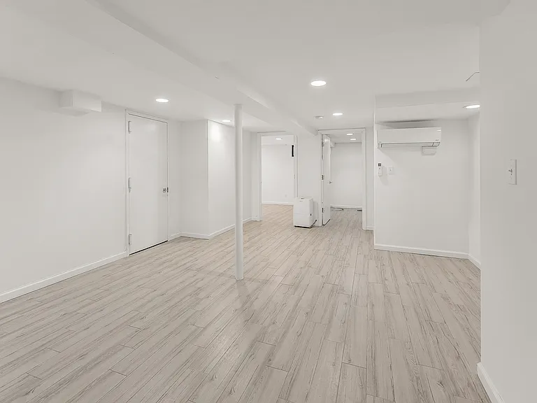 851 Hart St #1 — Photo 16