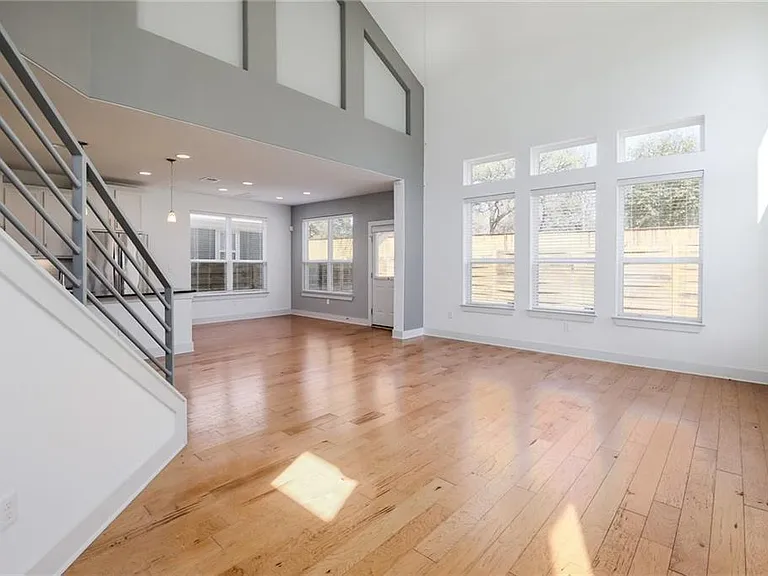 5809 Swayden Ln — Photo 4
