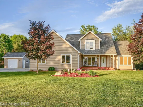 8535 Ridge Rd, Goodrich, MI 48438