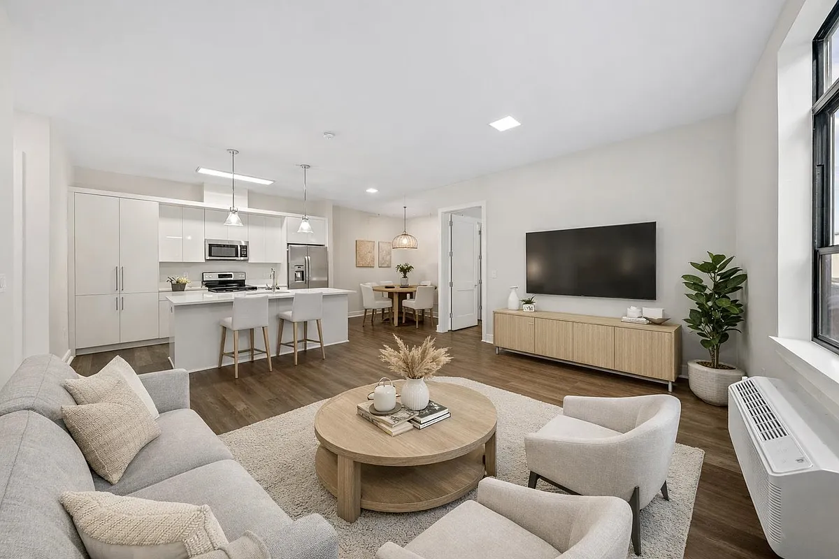 119 Peter Street 304