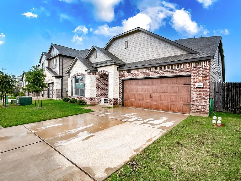 7616 Groundhog Way — Photo 3